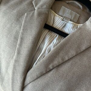 H&M super soft beige tailored 1 button blazer w/ vented back & front pockets